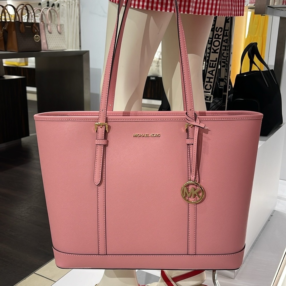MICHAEL KORS
Jet Set Travel Lg Top Zip Shoulder Tote Saffiano Leather
Carnation